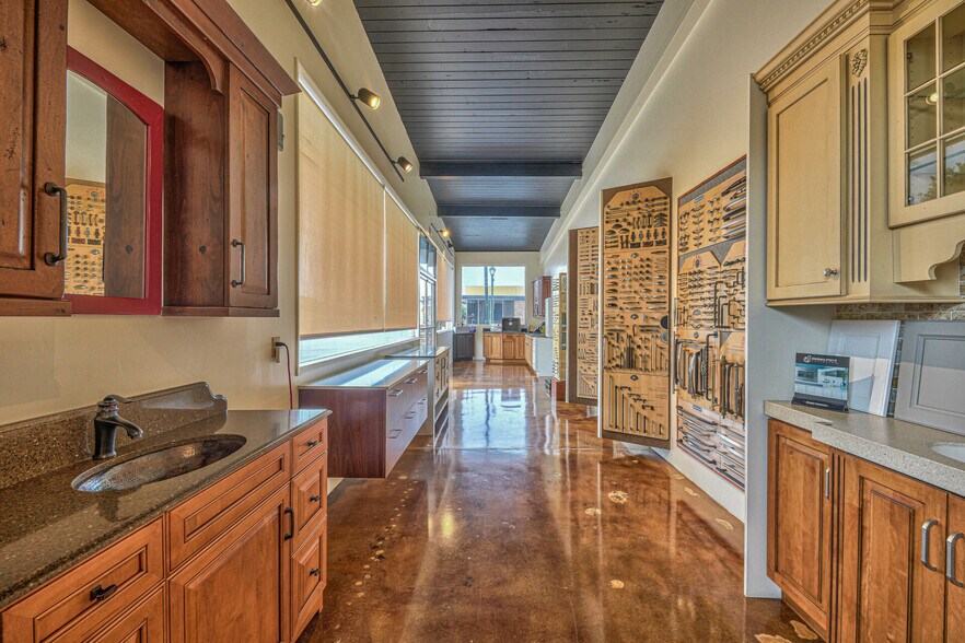 More Photos Of 805-815 Broadway Ave, Seaside Storefront For Sale