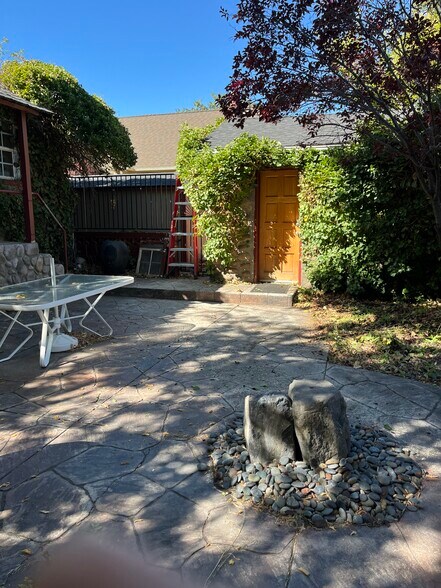 More Photos Of 137 Mt Rose St, Reno Office Residential For Lease