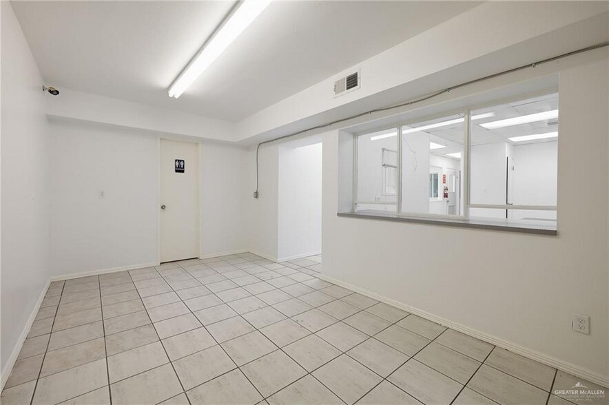 More Photos Of 100 N Dogwood St, Pharr Warehouse For Lease
