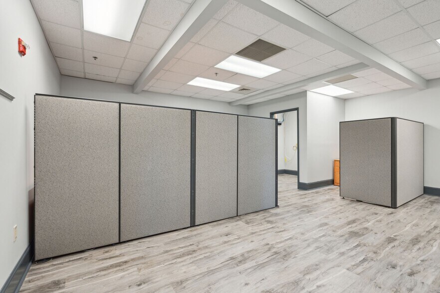 More Photos Of 710 Johnnie Dodds Blvd, Mount Pleasant Medical For Lease