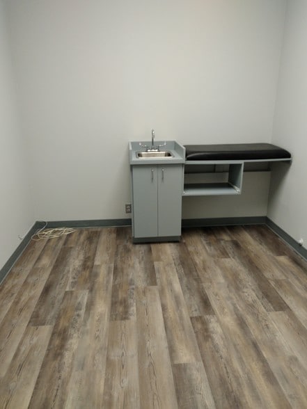 More Photos Of 525 Highland Rd W, Kitchener Freestanding For Lease