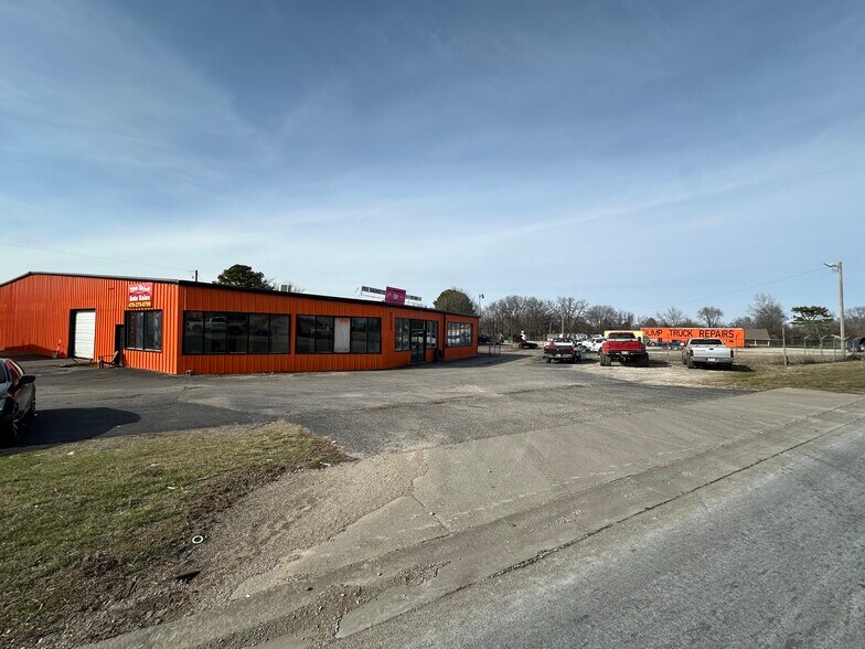 More Photos Of 2600 NE Hudson Rd, Rogers Industrial For Sale