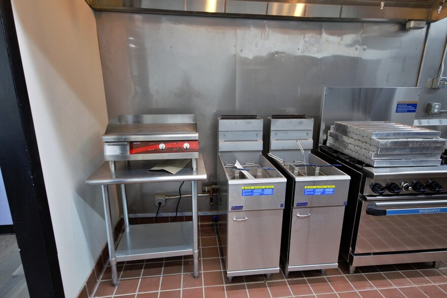 More Photos Of 3503 Sylvester Hwy, Albany Convenience Store For Sale