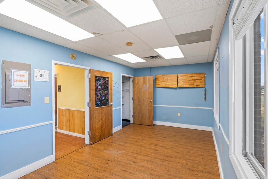 More Photos Of 9380 Forestwood Ln, Manassas Office For Lease