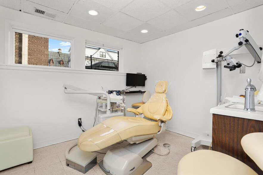 More Photos Of 10 Berkeley St, Norwalk Medical For Lease