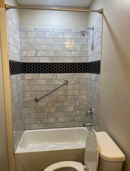 More Photos Of 430 Macdade Blvd, Collingdale Apartments For Sale