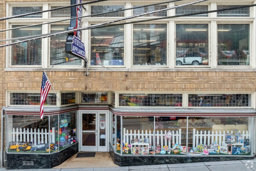 More Photos Of 8197 Main St, Ellicott City Storefront For Lease