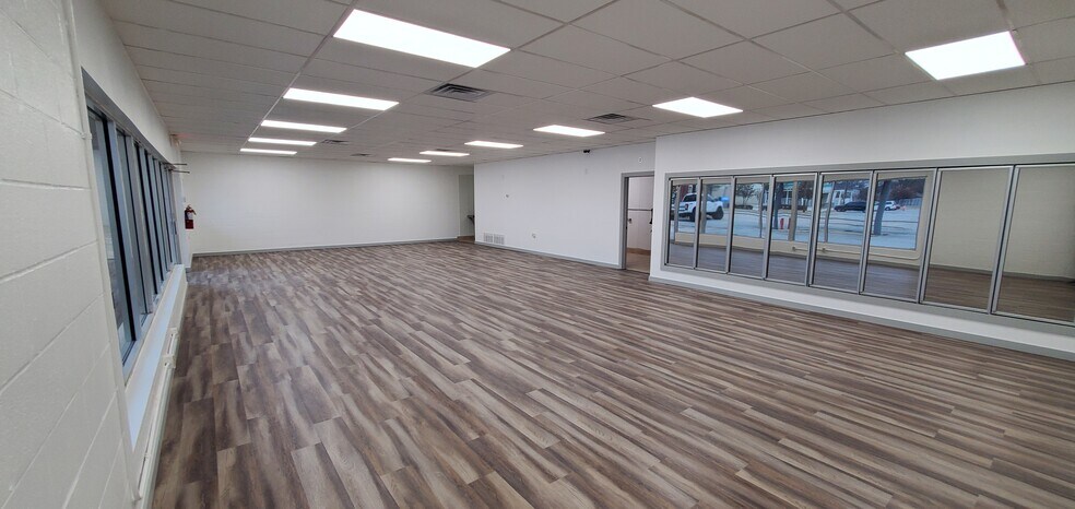 More Photos Of 718 E Main St, Allen Freestanding For Lease