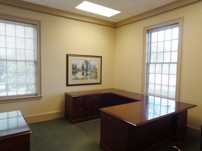 More Photos Of 10131 Carlin Ave, Covington Specialty For Sale