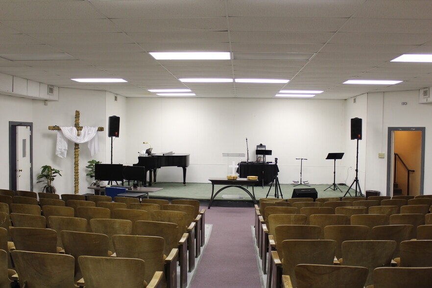 More Photos Of 1519 Circle Park Blvd, Fort Worth Religious Facility For Sale