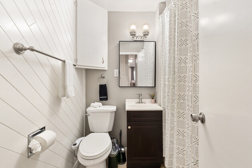 More Photos Of 818 Portsmouth Ct, San Diego Multifamily For Sale