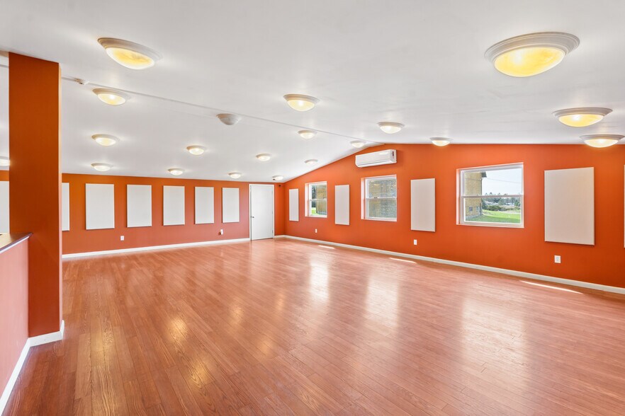 More Photos Of 4647 Reservoir Rd, Geneseo Flex For Sale