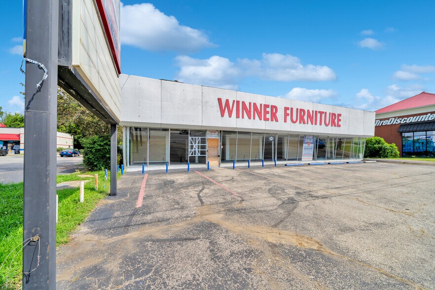More Photos Of 10509 Dixie Hwy, Louisville Freestanding For Lease