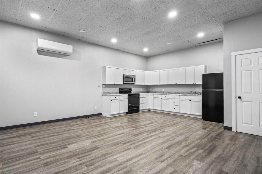 More Photos Of 205 Maple St, Overbrook Mixed Retail For Sale