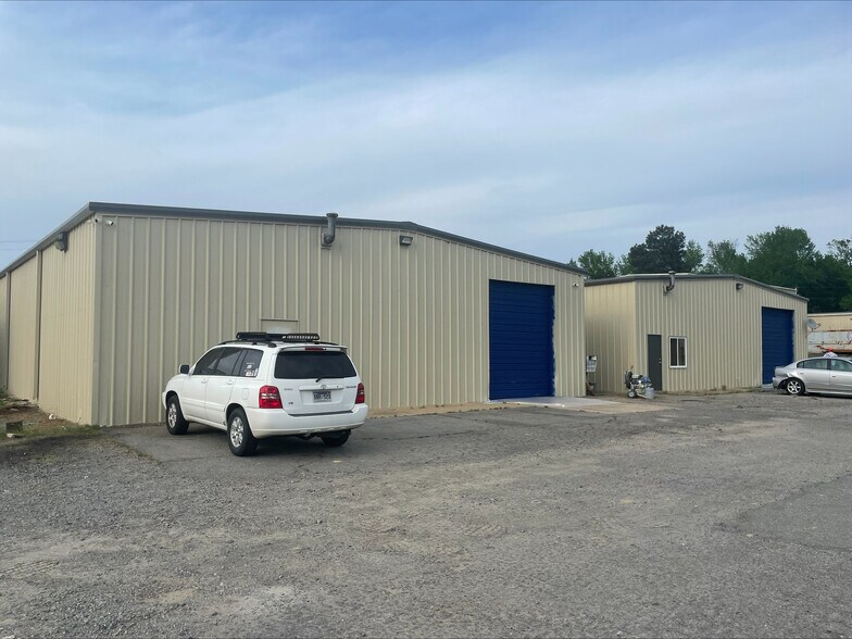 More Photos Of 62 Industrial Park Cir, Benton Light Distribution For Lease