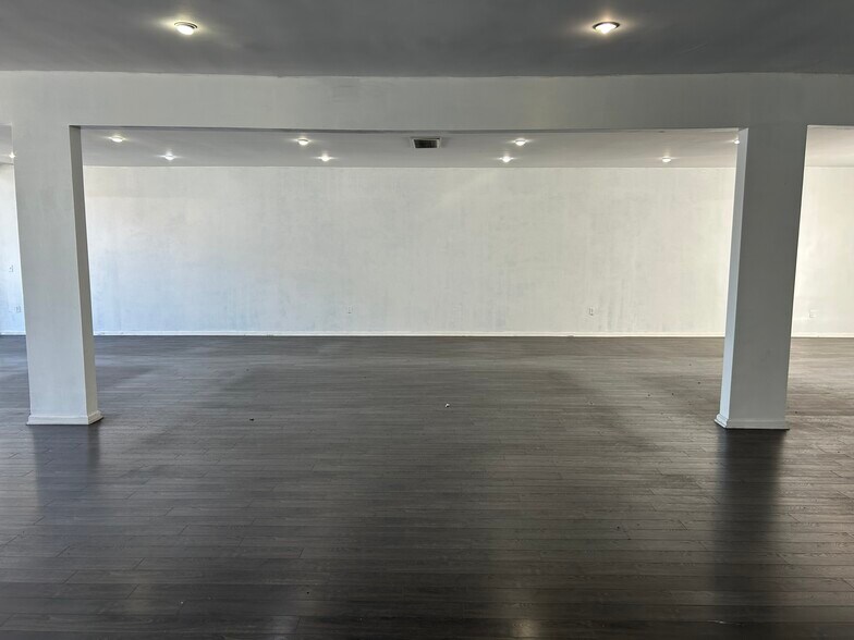 More Photos Of 337-355 N La Cienega Blvd, Los Angeles Storefront For Lease