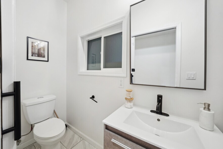 More Photos Of 17-19 Card Aly, San Francisco Apartments For Sale