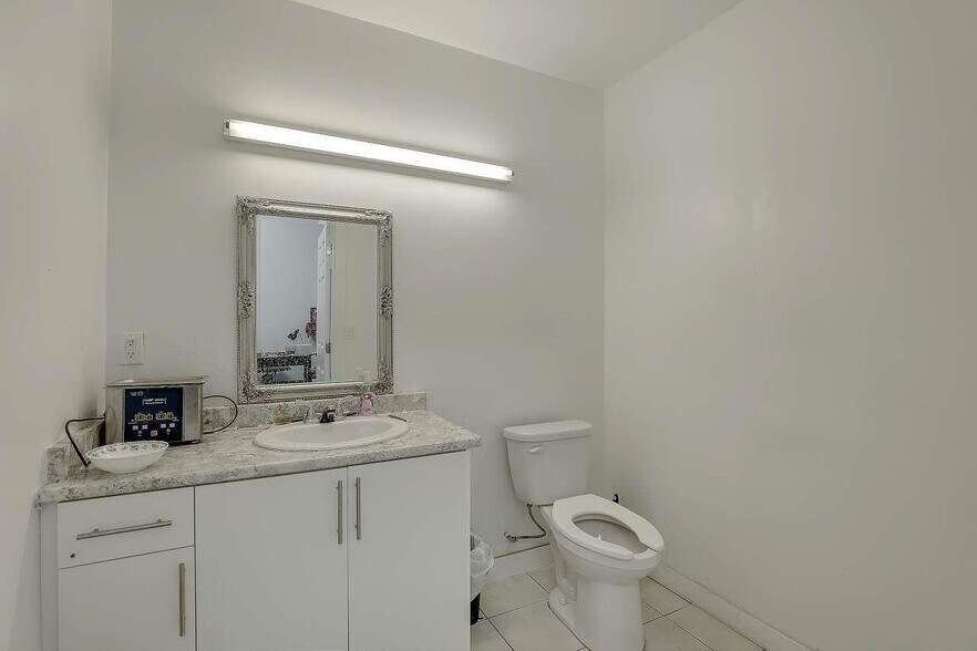 More Photos Of 8028 128th St, Surrey General Retail For Sale