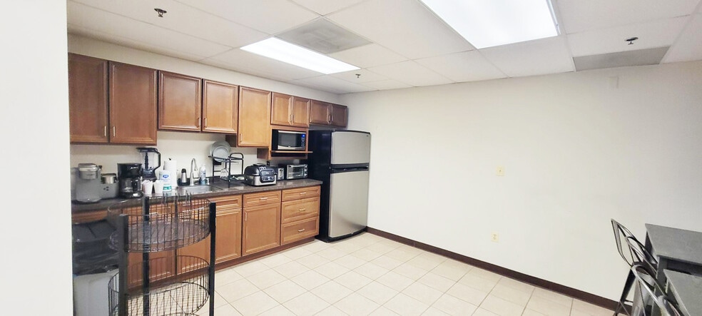 More Photos Of 5800 Woodcliff Rd, Bowie Warehouse For Sale