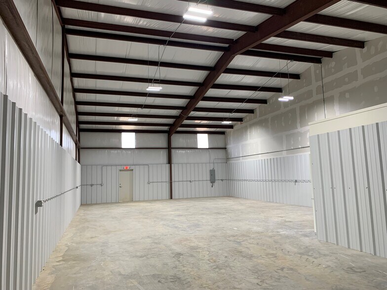 More Photos Of 9123 E Hwy 67, Alvarado Light Manufacturing For Lease