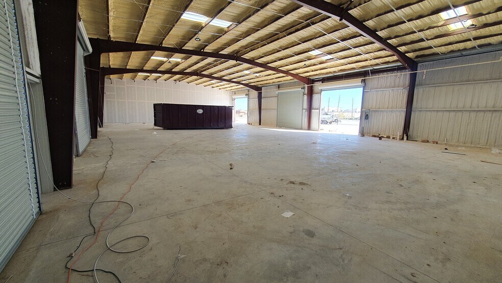 More Photos Of 12130 Antoine Dr, Houston Manufacturing For Lease