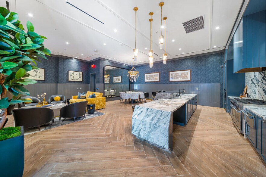 More Photos Of 585 Anton Blvd, Costa Mesa Apartments For Lease