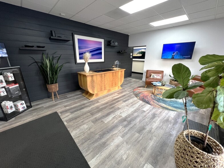 More Photos Of 18429-18437 Amistad St, Fountain Valley Flex For Lease