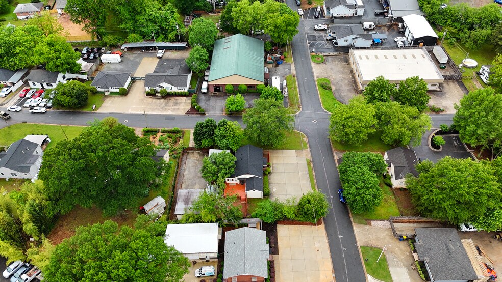 More Photos Of 1746 Hazelwood Dr SE, Marietta Office For Sale