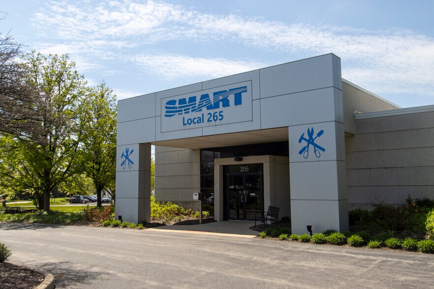 More Photos Of 205 Alexandra Way, Carol Stream Industrial For Sale