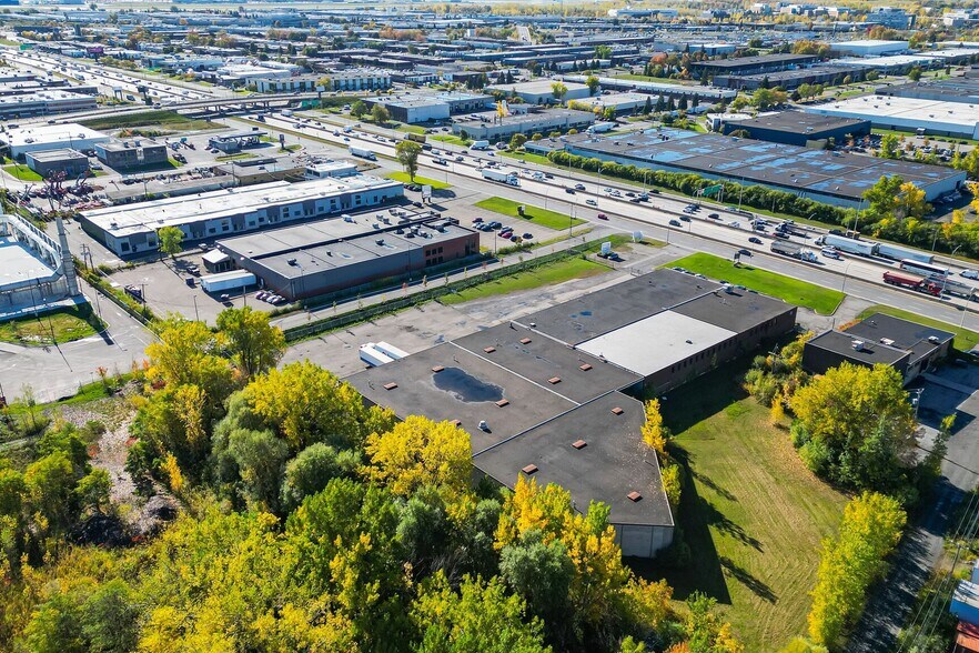 More Photos Of 3435 Boul Pitfield, Montréal Distribution For Lease