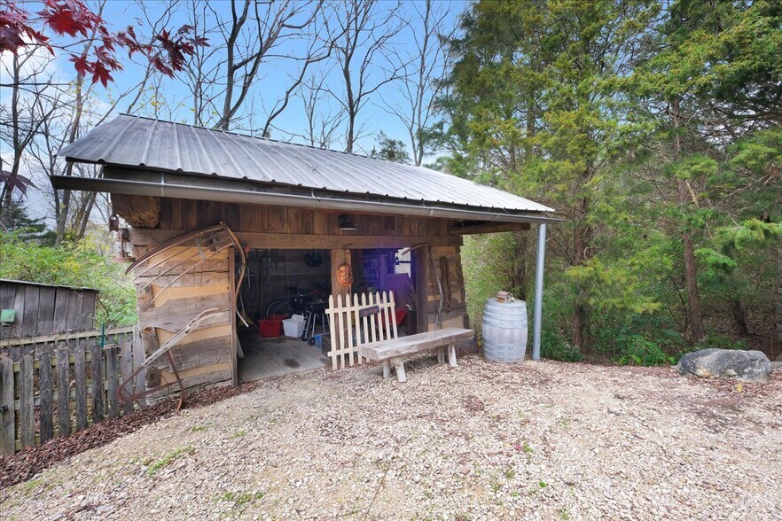 More Photos Of 2945 Greenbrier Rd, Madison Specialty For Sale