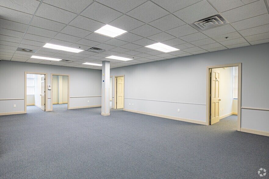 More Photos Of 20 Scotch Rd, Ewing Medical For Lease