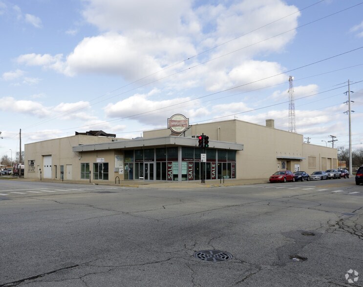 More Photos Of 500 N Walnut St, Champaign Storefront Retail Office For Lease