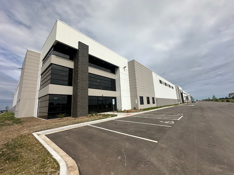 Primary Photo Of 110 Momentum Dr, Janesville Warehouse For Lease