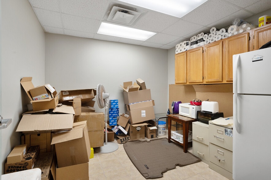 More Photos Of 2000 Columbia Ave, Franklin Freestanding For Lease