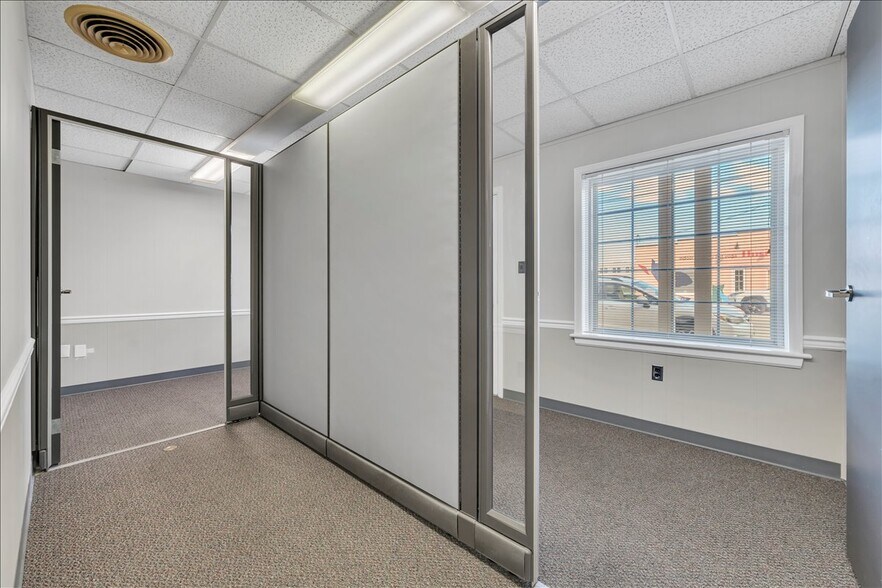 More Photos Of 356-358 Campbell Ave NW, Roanoke Office For Sale