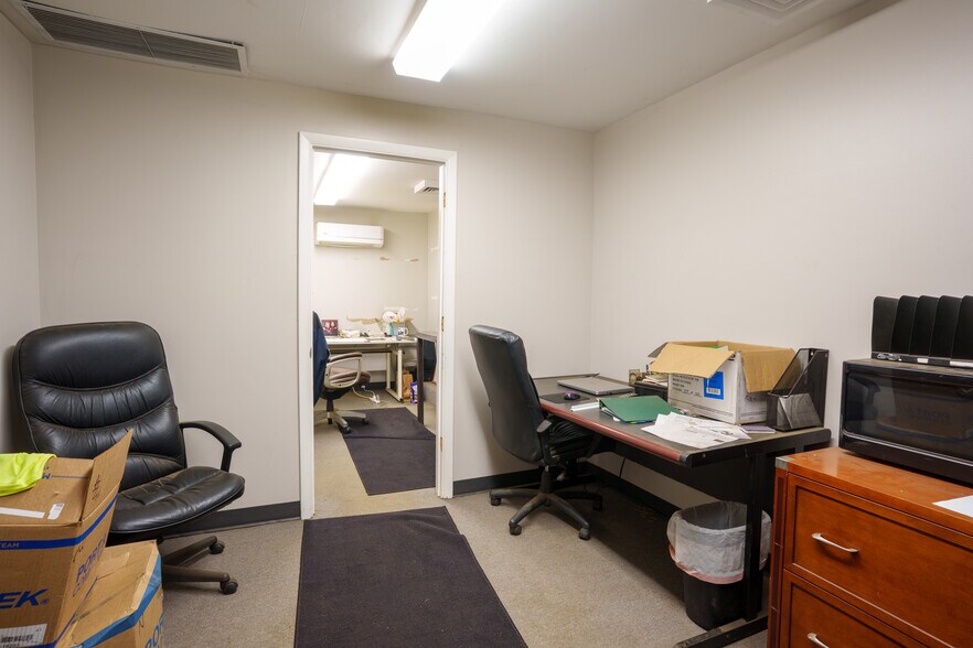 More Photos Of 722 Ketcham St, Indianapolis Warehouse For Sale