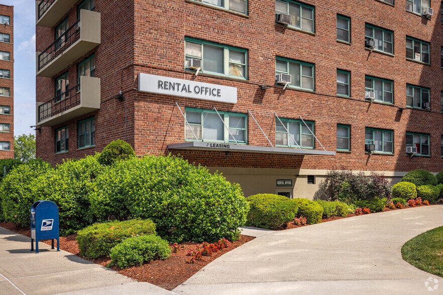 More Photos Of 20 Marshall St, Irvington Apartments For Lease