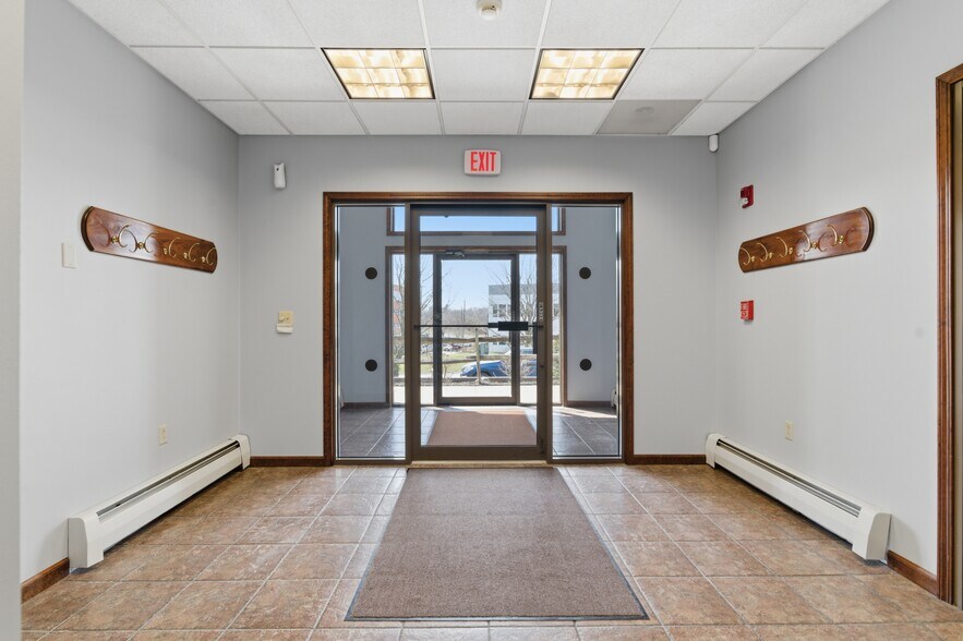 More Photos Of 33 Century Hill Dr, Latham Office For Sale