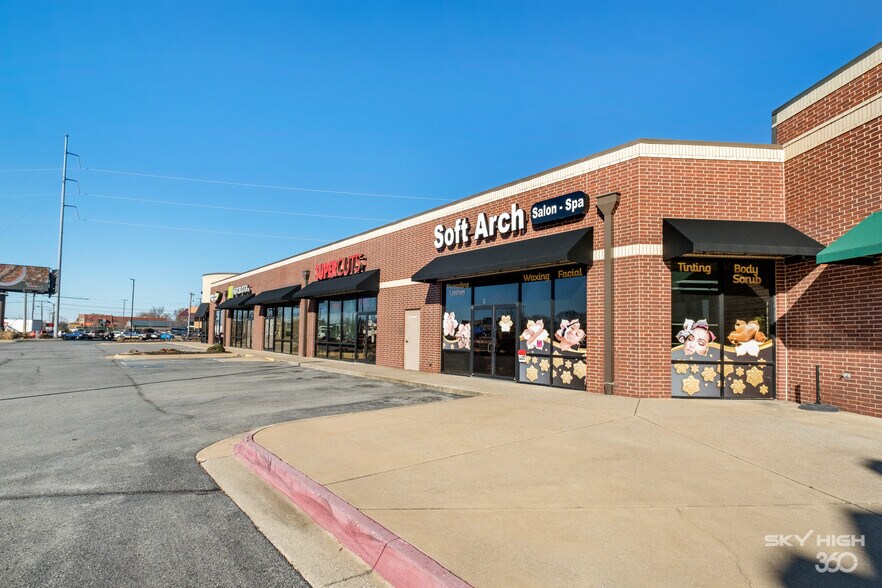 More Photos Of 201 SW 14th St, Bentonville Unknown For Lease