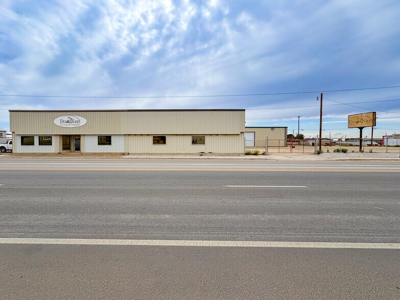 More Photos Of 200 N Pine St, Kermit Industrial For Sale