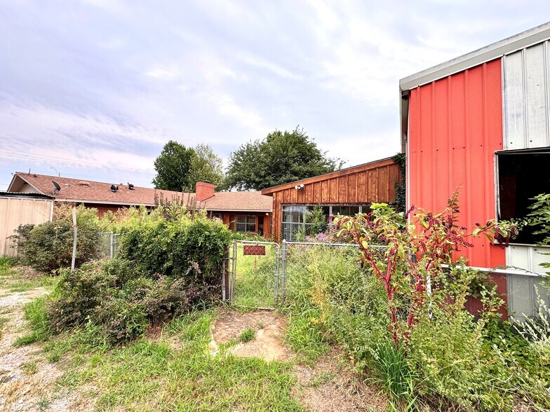 More Photos Of 2804 S 4th St, Chickasha Office For Sale