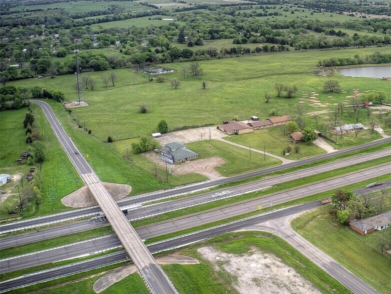 More Photos Of 205 E North Interstate 30 Service Rd, Cumby Showroom For Lease