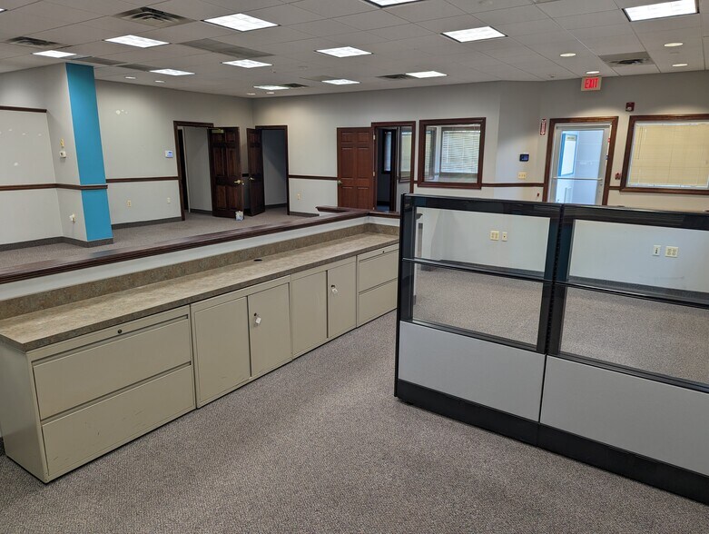 More Photos Of 136 Talmadge Rd, Edison Unknown For Lease
