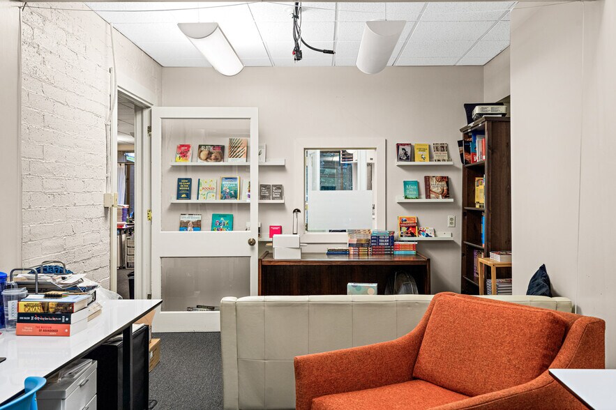 More Photos Of 231 Summit Ave E, Seattle Office For Sale