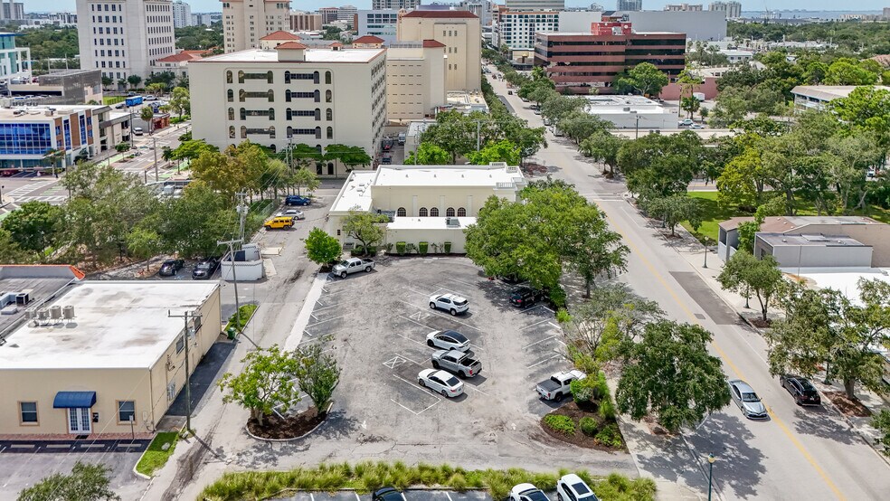 More Photos Of 2100 Main St, Sarasota Land For Sale