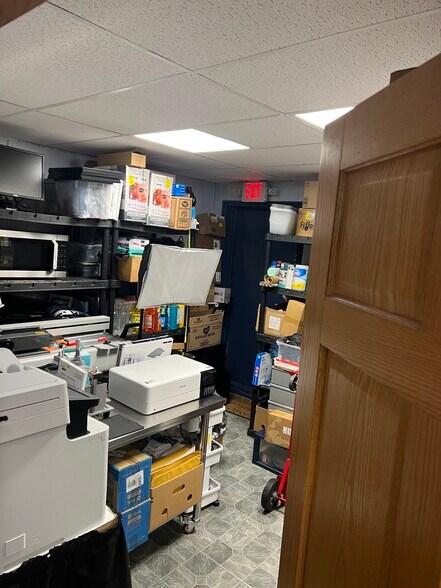 More Photos Of 1301-1315 21st St, Zion Unknown For Lease
