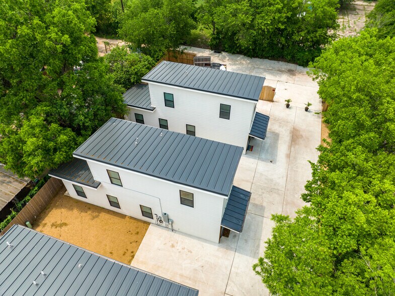 More Photos Of 511 S 10th St, Waco Specialty For Sale