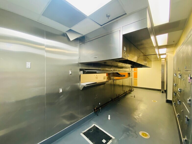 More Photos Of 61 Weaver Blvd, Weaverville Unknown For Lease