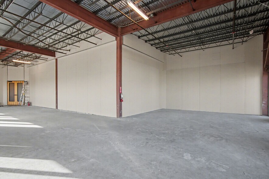 More Photos Of 295-307 E Renfro St, Burleson Office For Lease